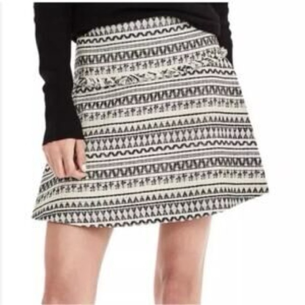 Banana Republic sz 2 Black and Ivory Geometric lined Skater Skirt